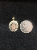 Medalla de la Virgen de Guadalupe en Oro de 14K - Regalo de Quinceañera "Mis 15 Años" - Oro Tricolor.