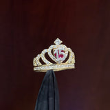 Anillo de Quinceañera Corona Real "Mis 15" en Oro Amarillo de 10K con Piedra Roja