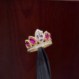 Anillo de Quinceañera Corona Real "Mis 15" en Oro Amarillo de 10K con Piedra Roja