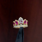 Anillo de Quinceañera Corona Real "Mis 15" en Oro Amarillo de 10K con Piedra Roja