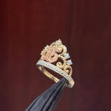 Anillo de Quinceañera Corona de Filigrana "Mis 15" en Oro Tricolor de 14K con Circonias